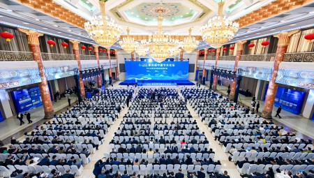 11月20日上午，第四屆中國(guó)節(jié)水論壇在素有“泉城”美譽(yù)的山東濟(jì)南勝利開幕。本屆論壇由中國(guó)農(nóng)工民主黨中央委員會(huì)主辦，大禹節(jié)水集團(tuán)股份有限公司發(fā)起，中國(guó)農(nóng)工民主黨山東省委員會(huì)、山東省水利廳、山東省農(nóng)業(yè)農(nóng)村廳、大禹節(jié)水農(nóng)水集團(tuán)華北總公司承辦，農(nóng)業(yè)農(nóng)村部智慧農(nóng)業(yè)節(jié)水灌溉裝備重點(diǎn)實(shí)驗(yàn)室等多家單位聯(lián)合協(xié)辦。